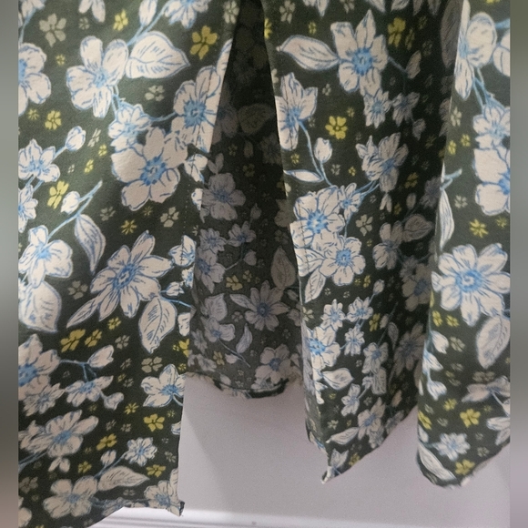 Monteau sz.M Floral olive green midi dress with front split and tie waist. - Picture 7 of 10